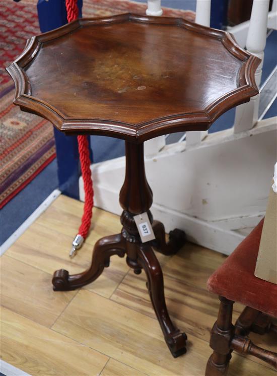 A Victorian mahogany tripod table W.53cm